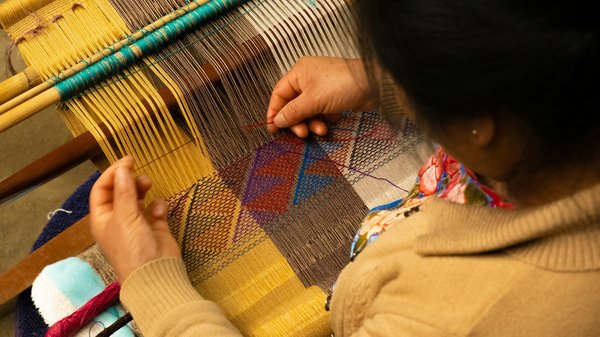 Comment découvrir les traditions artisanales des peuples Sami en Norvège?